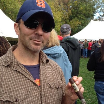 Profile Picture of Tom Olmstead (@tomfoofight) on Twitter