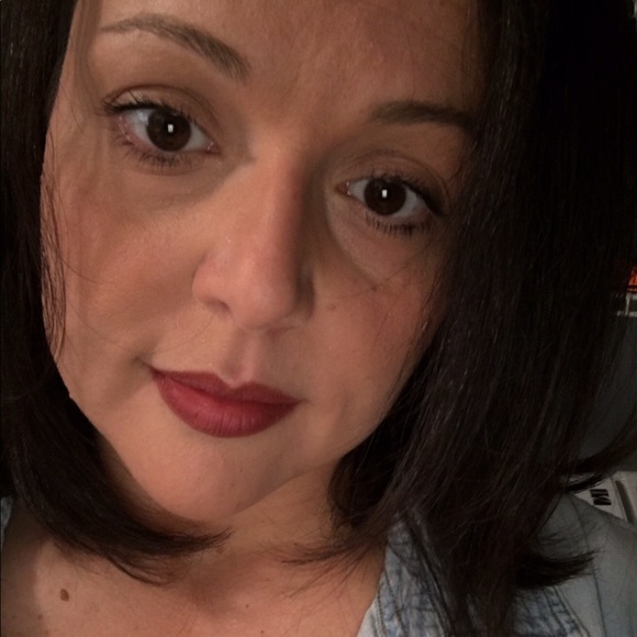 Profile Picture of Sabrina Depaulis (@sabrinadee79) on Poshmark