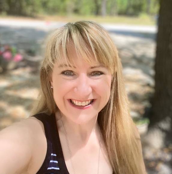 Profile Picture of Dawn Vitellaro (@dawnvitellaro) on Poshmark