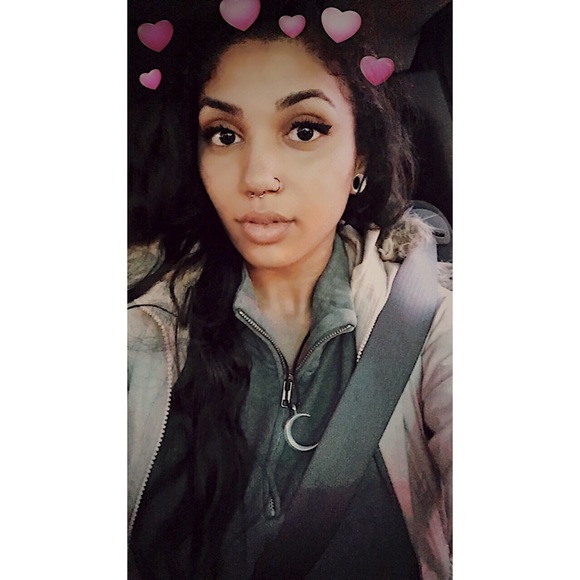 Profile Picture of Rayesha Shell (@freedomflower) on Poshmark