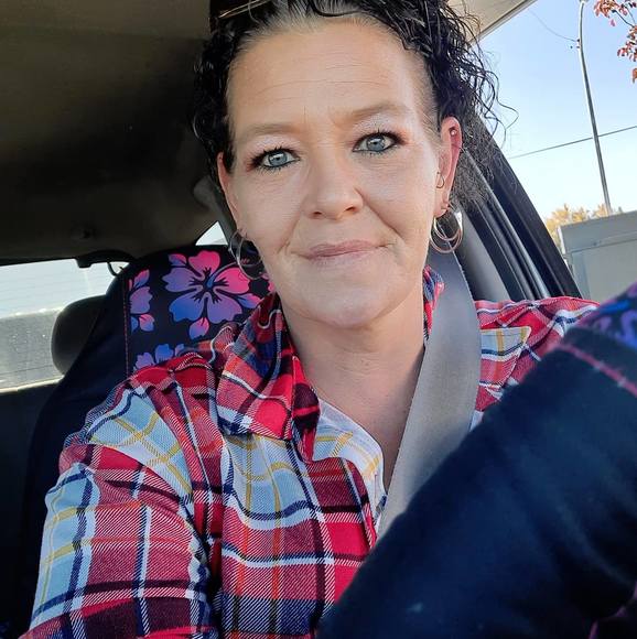 Profile Picture of Vicki Portlock (@vportlock21) on Poshmark