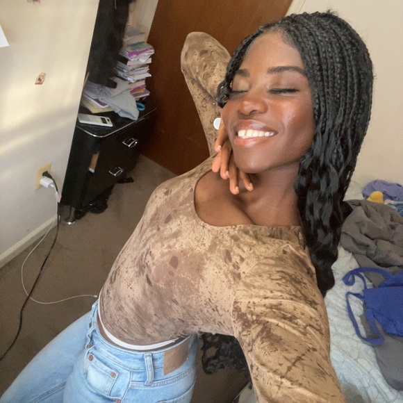 Profile Picture of Ruth Karsor (@karsorruth2) on Poshmark