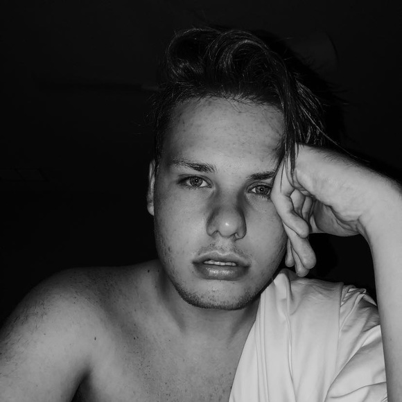 Profile Picture of Jordan Peed (@jordanmp864) on Poshmark