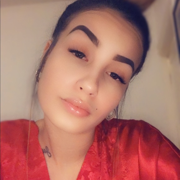 Profile Picture of Gabriela Claudio (@gabrielacxo) on Poshmark