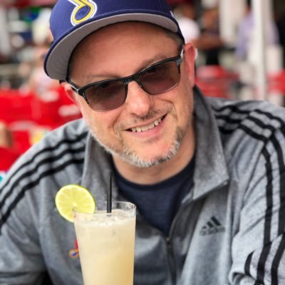 Profile Picture of Claude Karraker 🏴‍☠️ (@bluesandbeaches) on Twitter