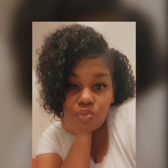 Profile Picture of Sierra Sampson (@sampsosl2010) on Poshmark