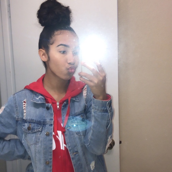 Profile Picture of Samyah Cummings (@goldenn_samyah) on Poshmark