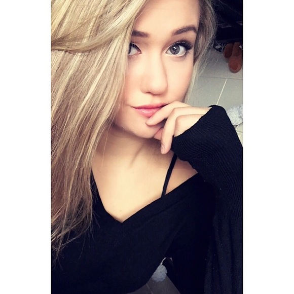 Profile Picture of Hannah Mesmer (@hannah_skye) on Poshmark