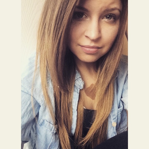 Profile Picture of Lindsay Bruns (@lbruns1) on Poshmark