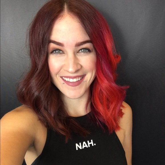 Profile Picture of Roni Ryan (@roniwreaks) on Poshmark