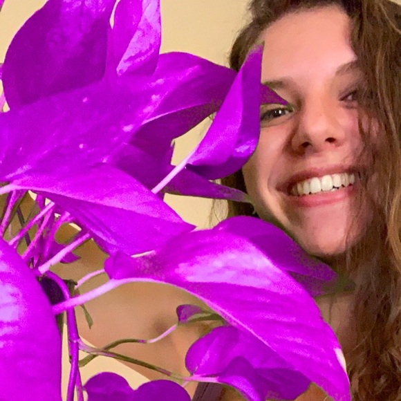 Profile Picture of Ali Shilen (@midnightaloe) on Poshmark