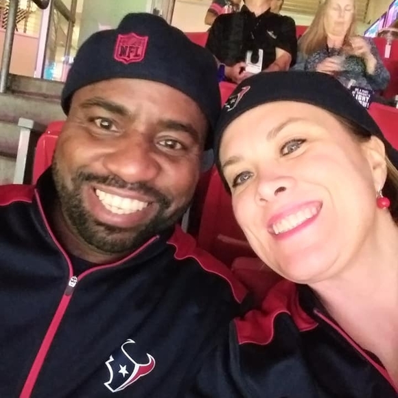 Profile Picture of Stephanie Summerson (@dssummerson) on Poshmark