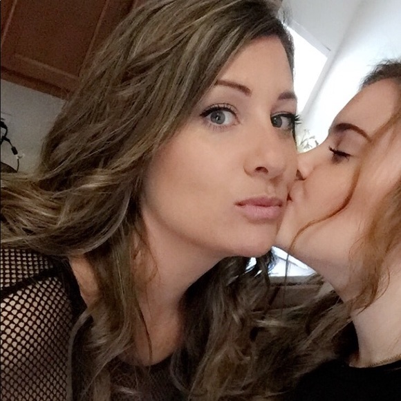 Profile Picture of Brandy Winkelman (@brandywinkelman) on Poshmark