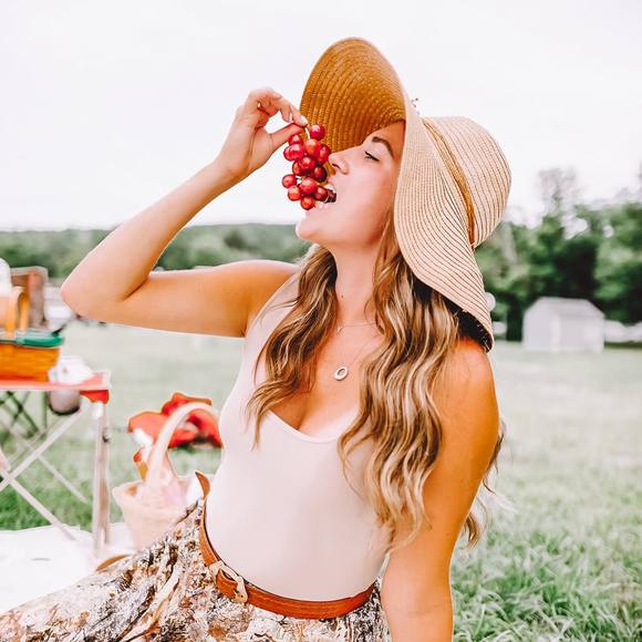 Profile Picture of Toni Olstein (@tolstein) on Poshmark