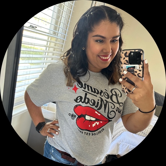 Profile Picture of Sheila Casas (@sheila_casas) on Poshmark