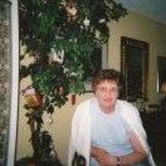 Profile Picture of Sally Gedney (@sagedney) on Poshmark