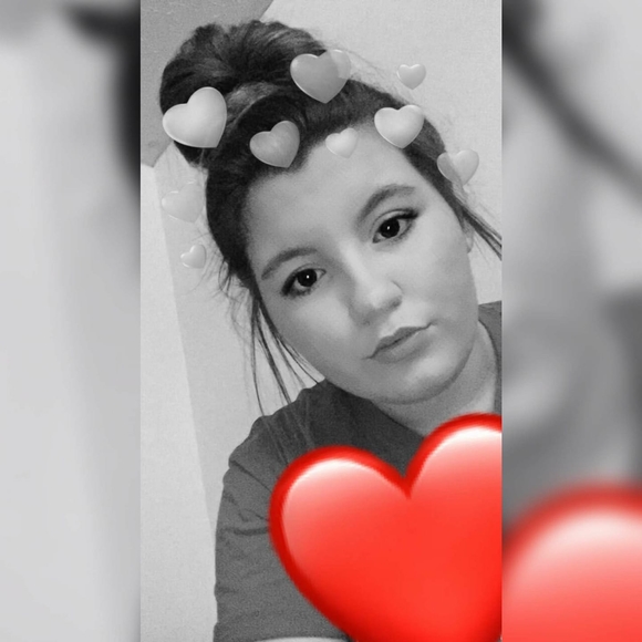 Profile Picture of Savannah Butrum (@savannah142) on Poshmark