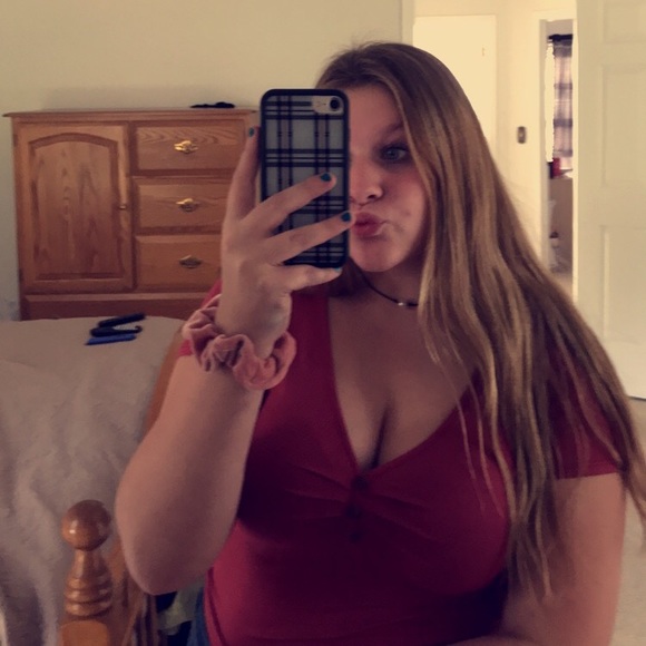 Profile Picture of Kylie Jaroscak (@kyliejaroscak) on Poshmark