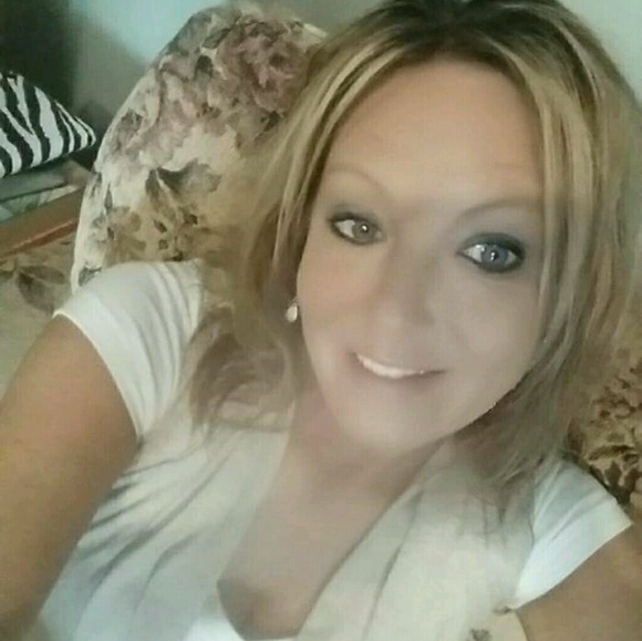 Profile Picture of Angela Kirby (@adkirby) on Poshmark