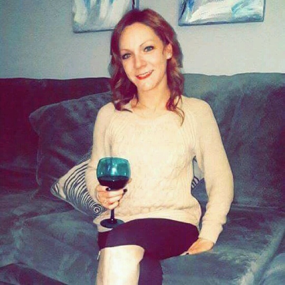 Profile Picture of Stefanie Edmonds (@steflynne) on Poshmark