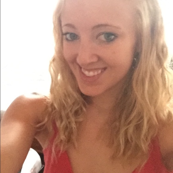 Profile Picture of Ashleh Mcpartland (@dakota119) on Poshmark