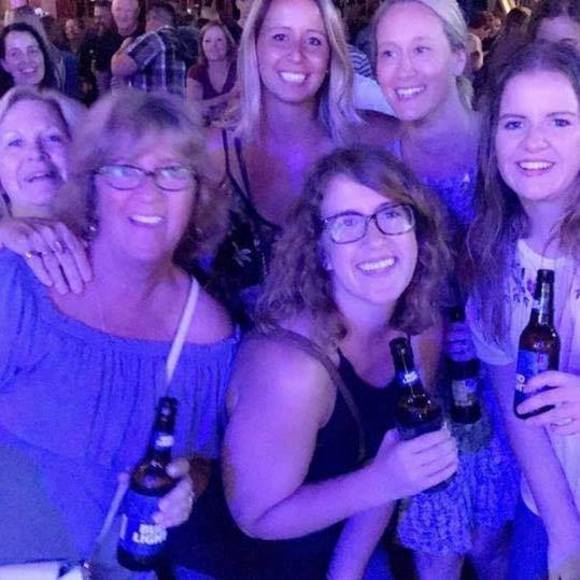 Profile Picture of Lisa Barrett (@lisaleab62) on Poshmark