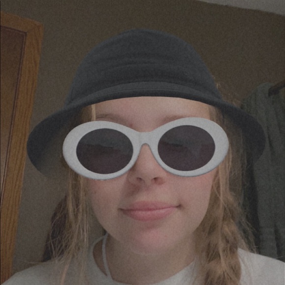 Profile Picture of Reilly Barry (@reillyb25252) on Poshmark