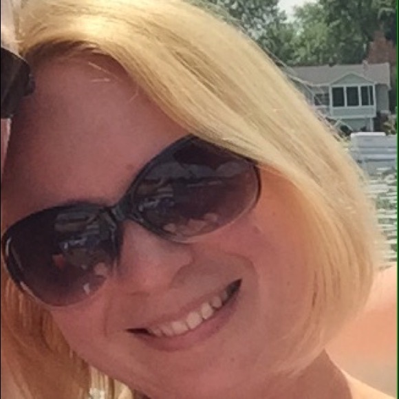 Profile Picture of Kelly Cherwinski (@kelkelskloset) on Poshmark