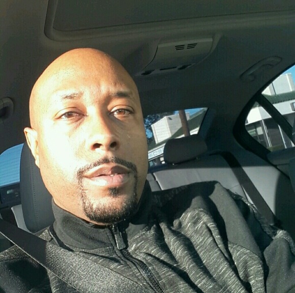 Profile Picture of Toussaint Efayeuhh (@rio_tou) on Poshmark