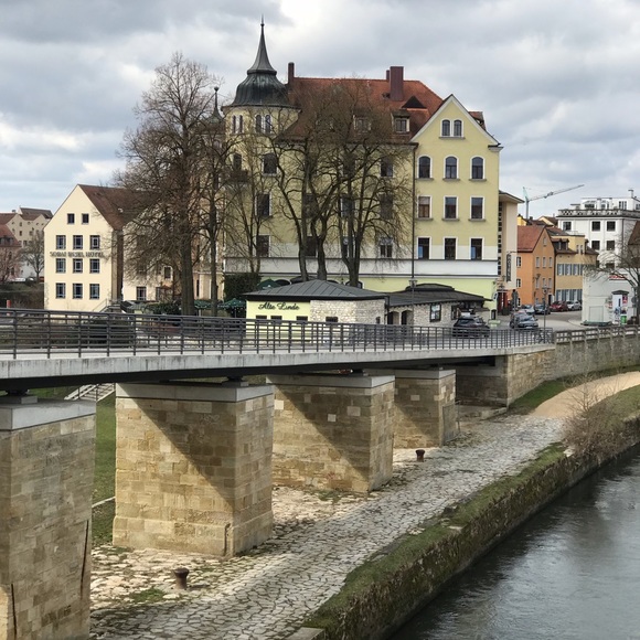 Profile Picture of Jeanne Wohlgamuth (@wohlgamuth) on Poshmark