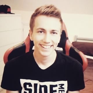 Profile Picture of Lilly McMahon (@LillyMcMahon12) on Twitter