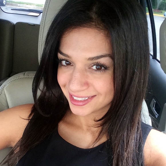 Profile Picture of Jinous Yazdani (@jinous44) on Poshmark