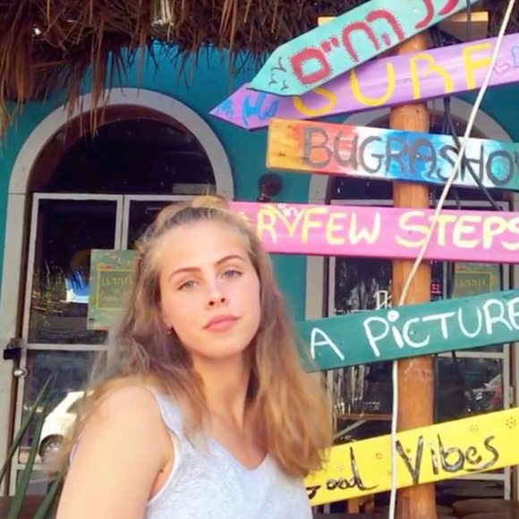 Profile Picture of Hannah Goldstein (@hannahgoldst200) on Poshmark