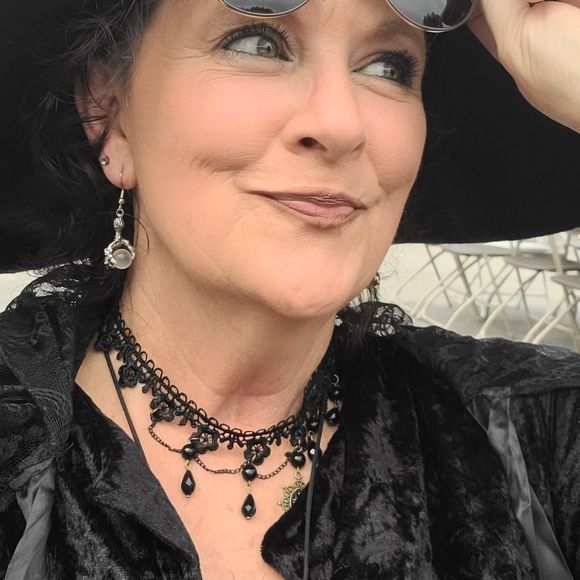 Profile Picture of Sheri Halbakken (@misssherijellyf) on Poshmark