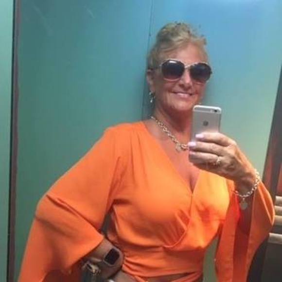 Profile Picture of Carol Samluk (@crlsamluk) on Poshmark