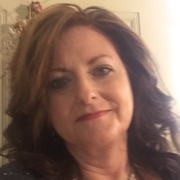 Profile Picture of Vicky Platt (@bamarn95) on Poshmark