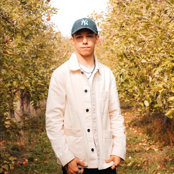 Raphaël Smith - Poshmark Profile Picture of Raphaël Smith (@raph064) on Poshmark