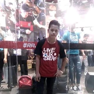 Profile Picture of Rex Serrano (@reyf.serrano) on Facebook