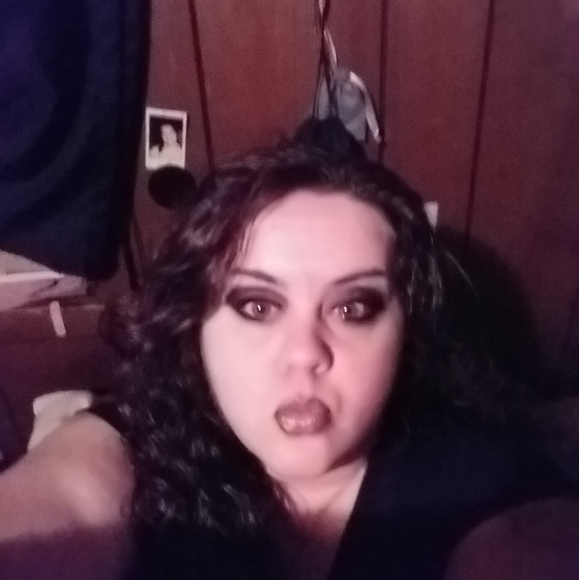 Profile Picture of Crystal Cauley (@crystalcauley) on Poshmark