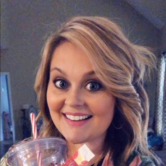 Mandy Graham - Poshmark Profile Picture of Mandy Graham (@craftychick22) on Poshmark