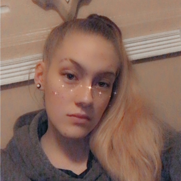 Profile Picture of Kayla Pummell (@kgvdxxssfchn) on Poshmark