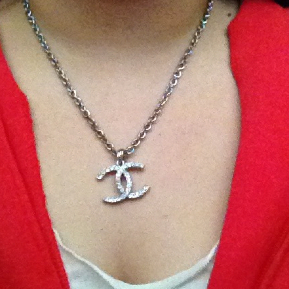 Profile Picture of Lili Brokes (@lililove2) on Poshmark