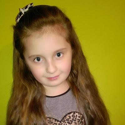 Profile Picture of Julia Tatar (@julia_tatar) on Twitter