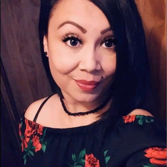 Profile Picture of Alberta Jaramillo (@star_fire01) on Poshmark
