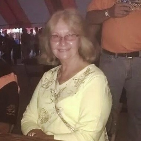 Profile Picture of Maureen Scott (@sweethomealabam) on Poshmark