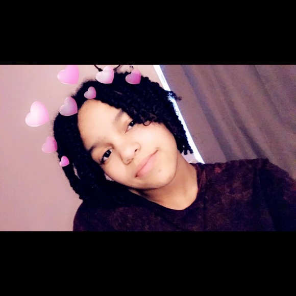 Profile Picture of Olivia Mckiernan (@aestheticoli) on Poshmark