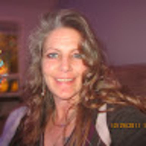 Profile Picture of Angela Davison (@angela_davison) on Poshmark