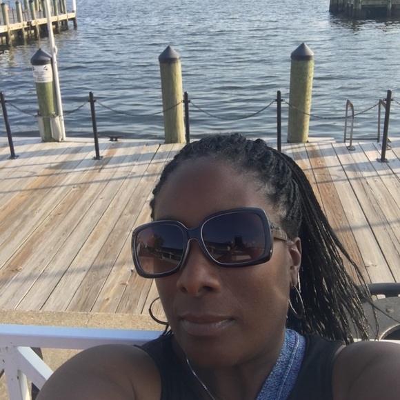 Profile Picture of Simone Tate (@mrstate27) on Poshmark