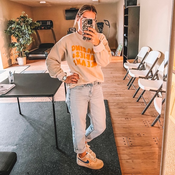 Profile Picture of Amanda Keefer (@amanda_keefer) on Poshmark