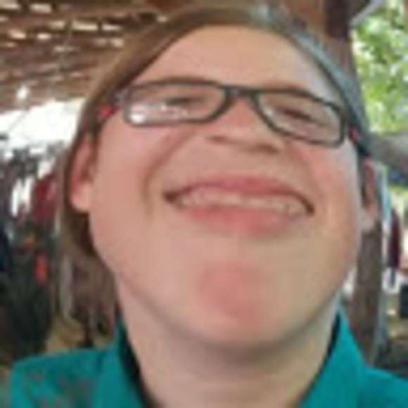 Profile Picture of Reanna Hinshaw (@hinshawreanna31) on Poshmark